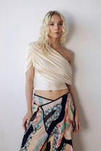 Load image into Gallery viewer, layer top beige
